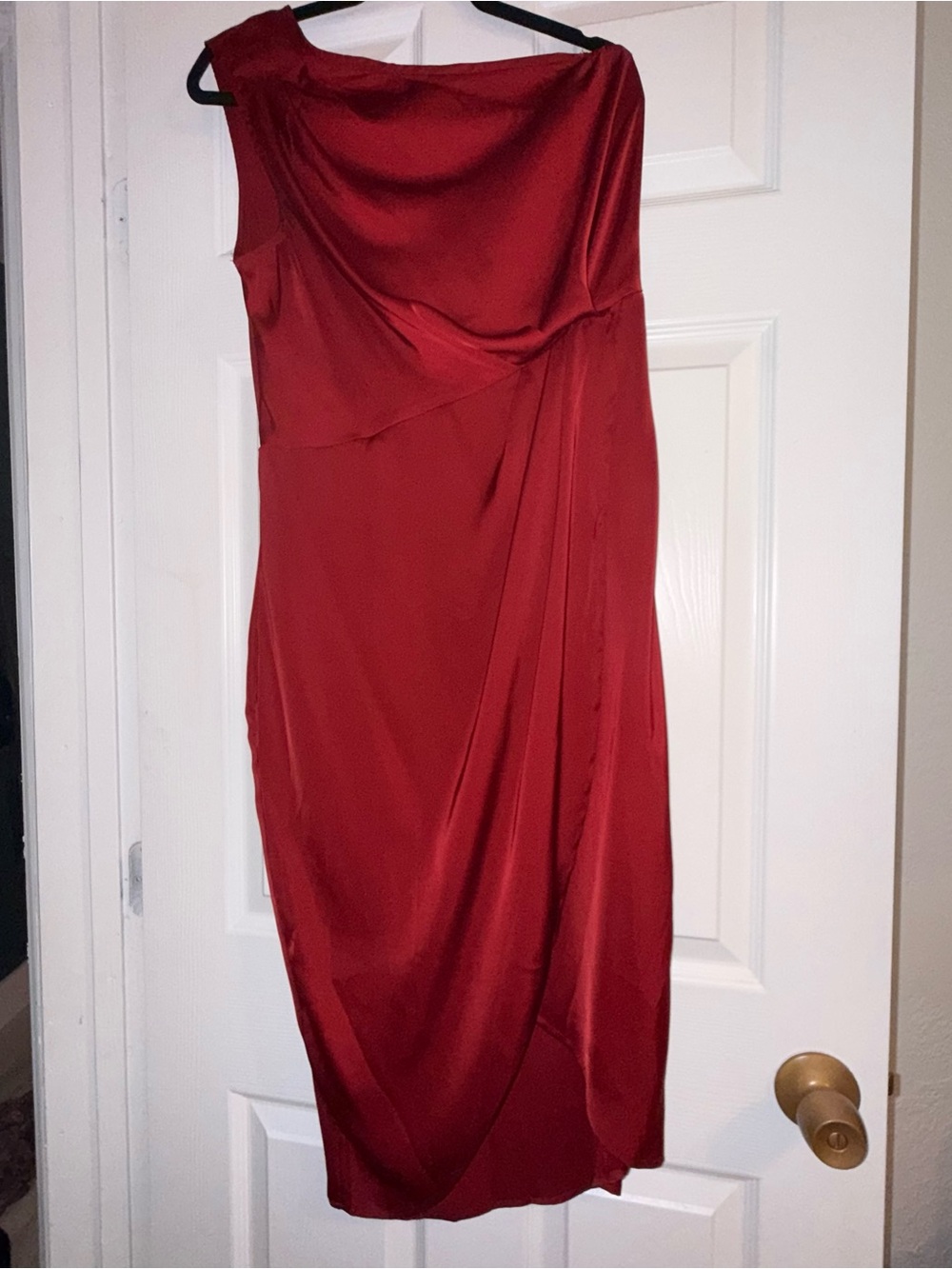 Elegant Red One-Shoulder Satin Dress